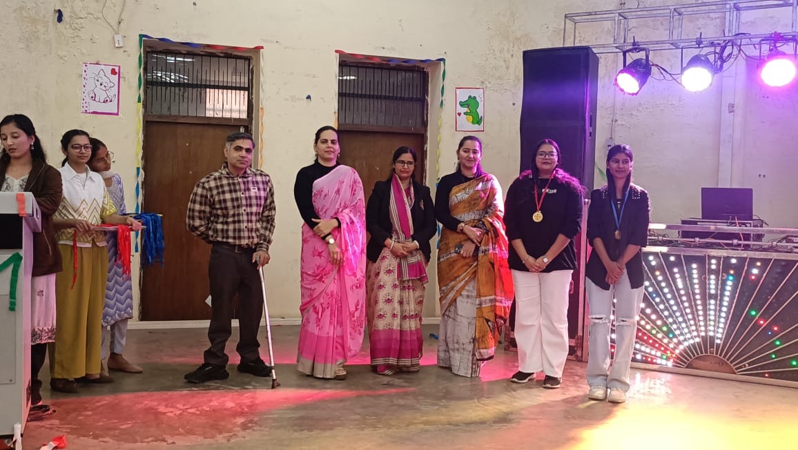 Winner Poster competition SDPGIPS:&nbsp;Anisha Mittal from 23 batch. Image source: Alumni association, SDPGIPS(COP),UHSR