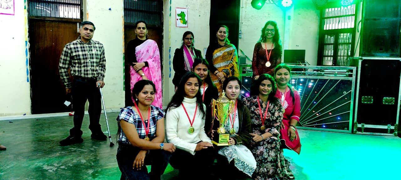 Tug of War winner SDPGIPS: Anjali, Renu Sharma, Uma, Sunita, Aarti, Khushi, Sarita, and Lokit.&nbsp; Image source: Alumni association, SDPGIPS(COP),UHSR